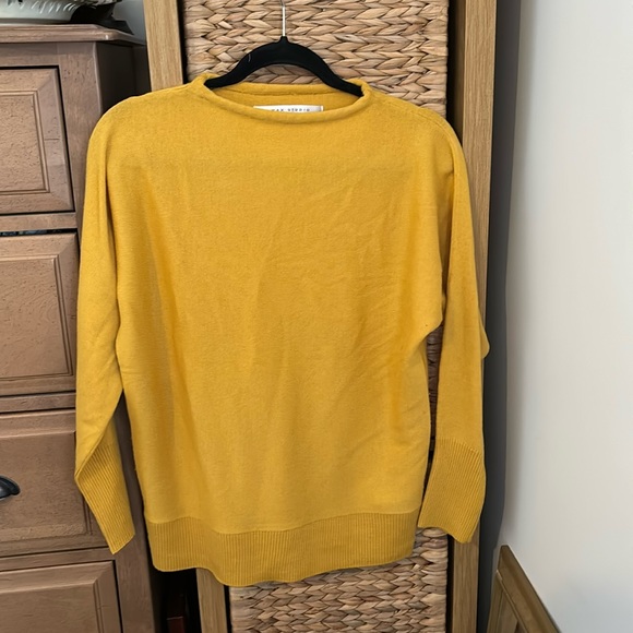Yellow wool sweater - Picture 1 of 5